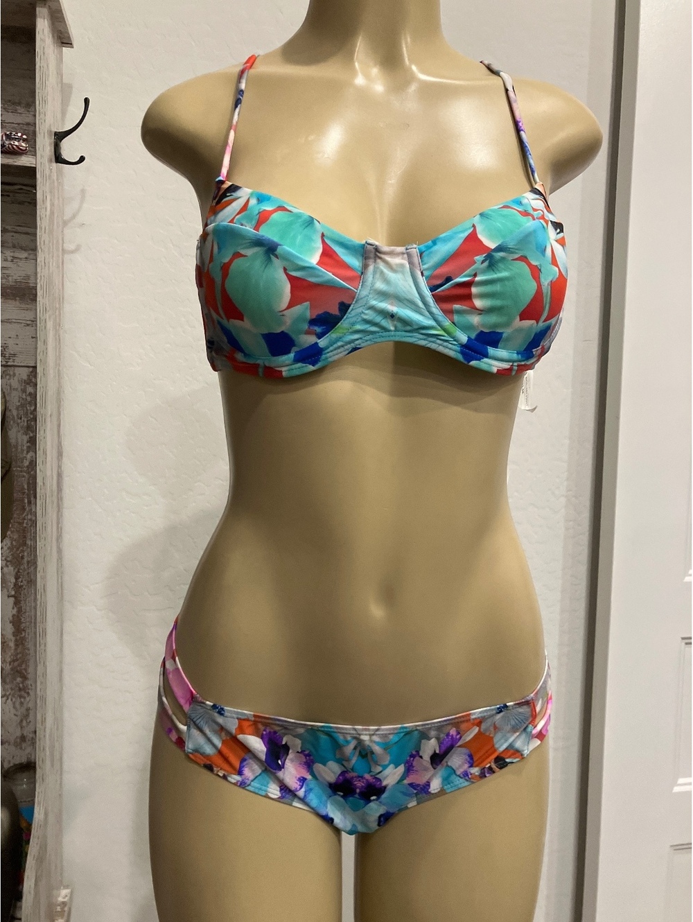 NWT Top NWOT bottom Floral Medium Bikini Set